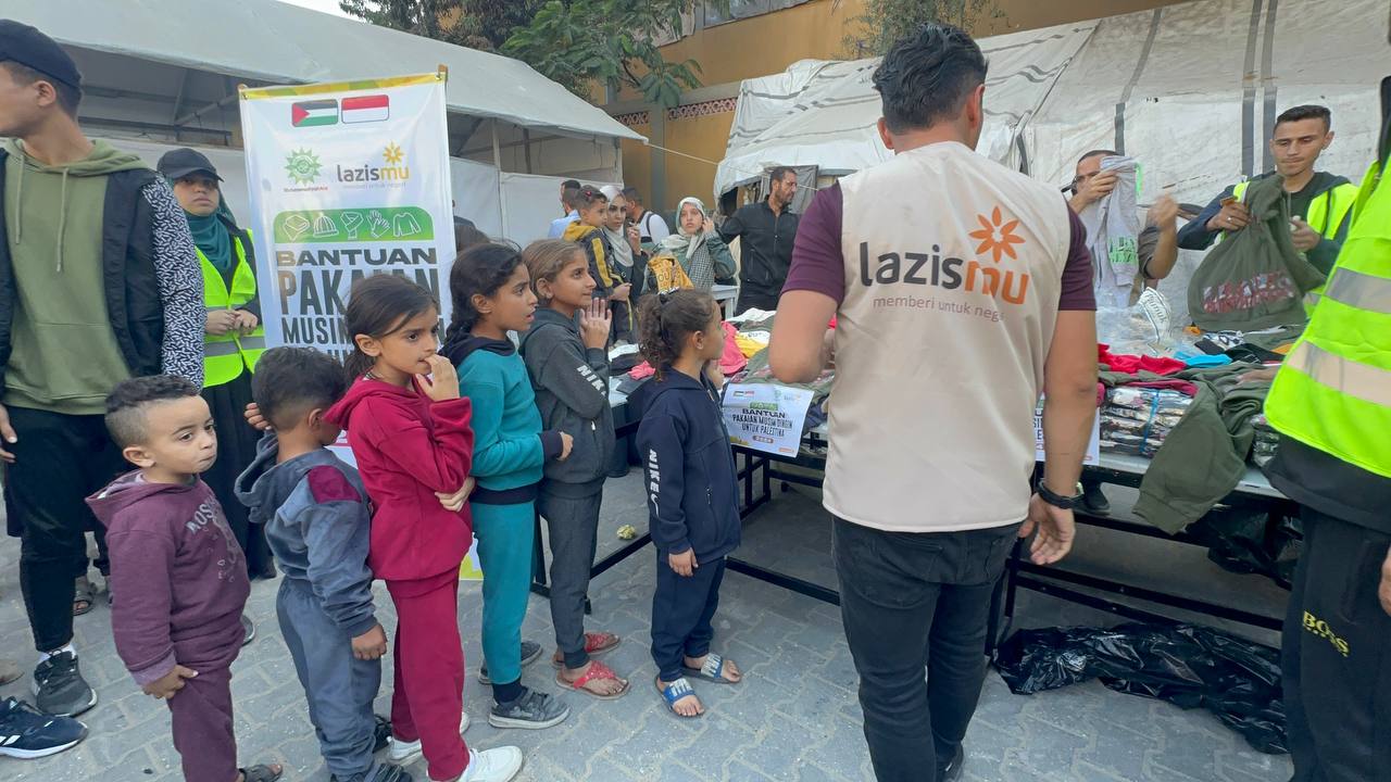 Warga Palestina Melawan Musim Dingin, Lazismu Salurkan Bantuan 562 Pakaian Hangat untuk Perempuan dan Anak-anak